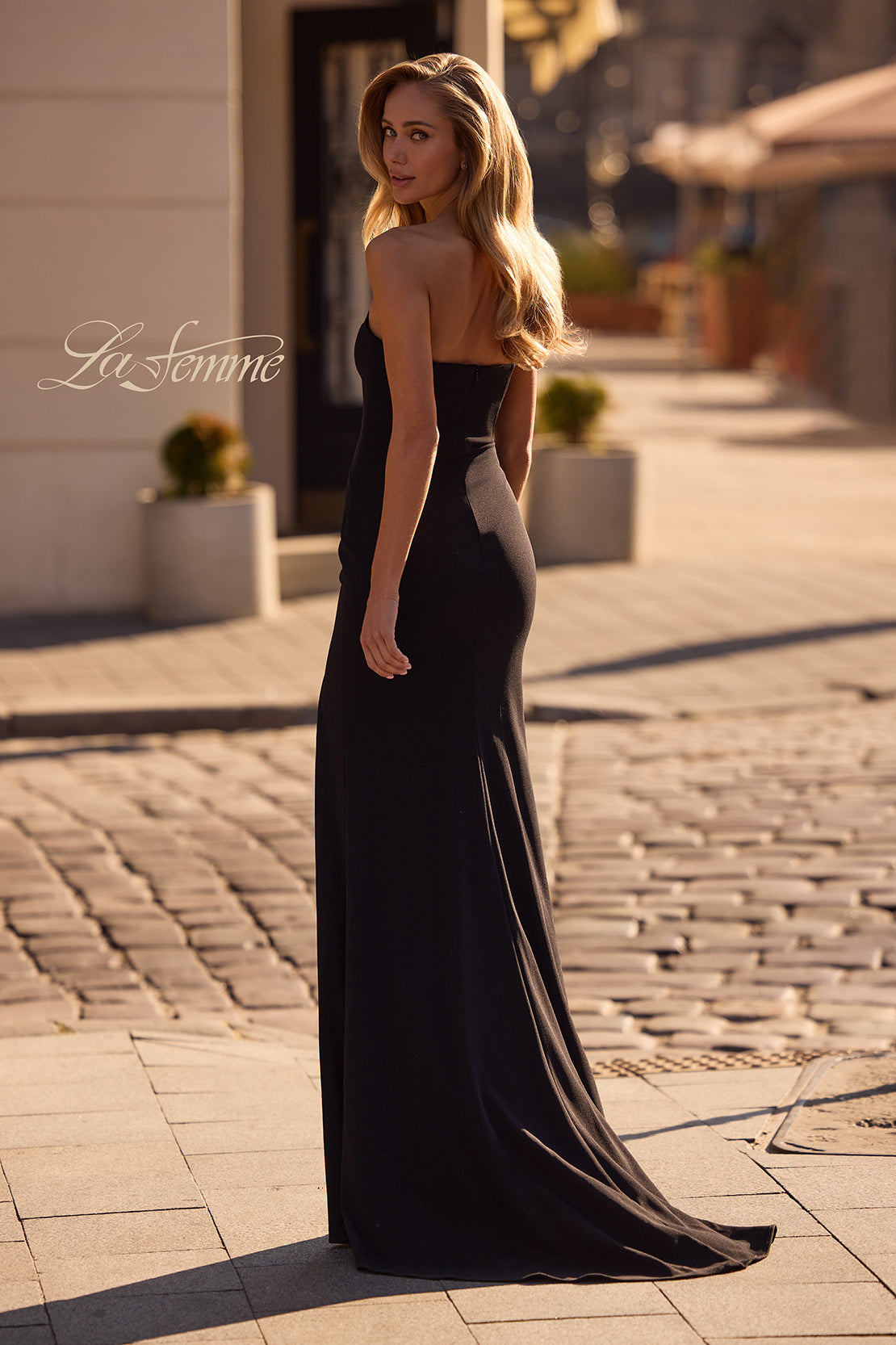 La Femme 32919_Black_B_Editorial