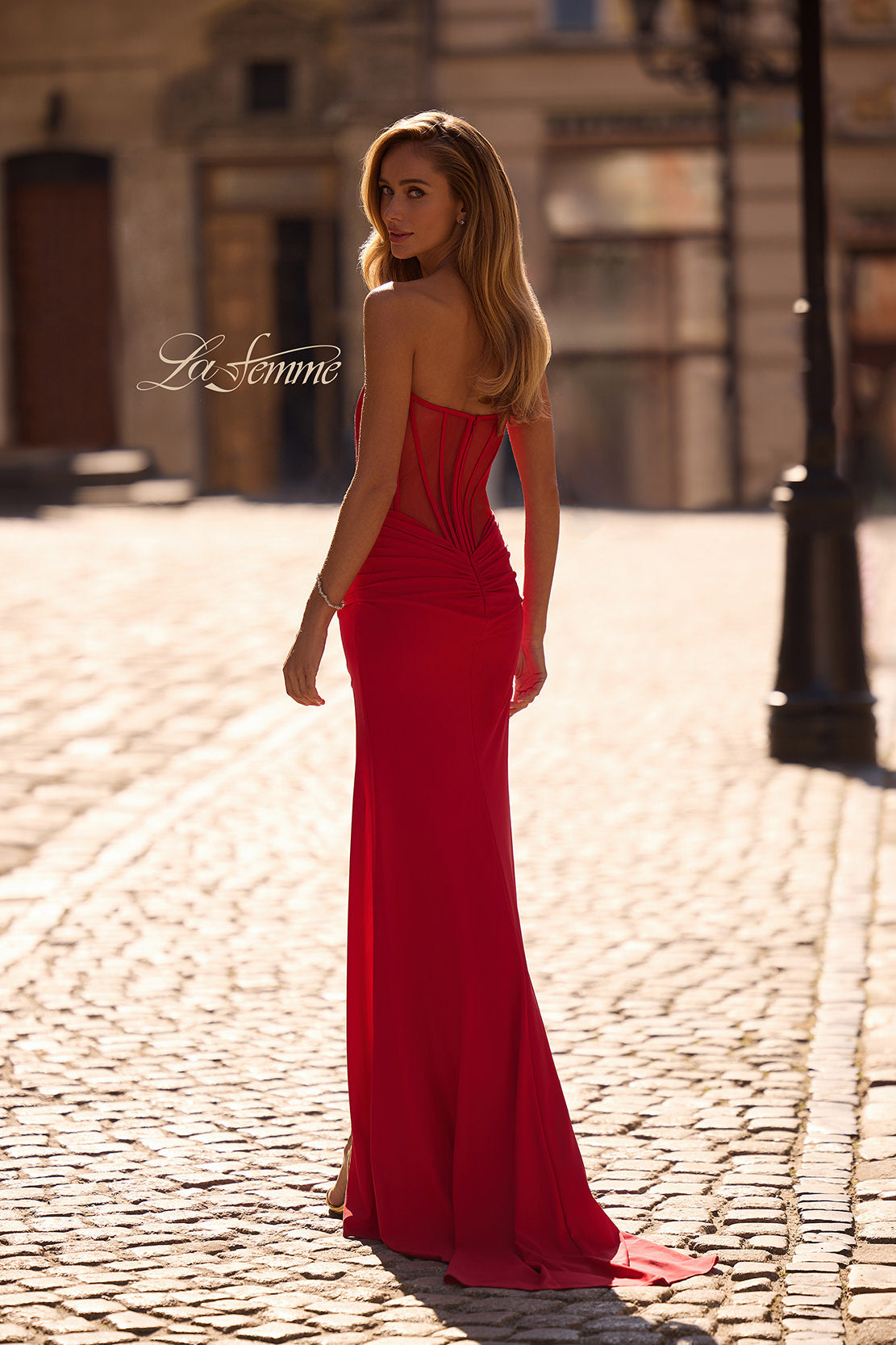 La Femme 32941_Red_B_Editorial