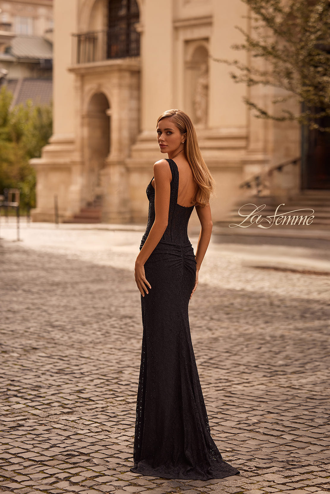 La Femme 32943_Black_B3_Editorial