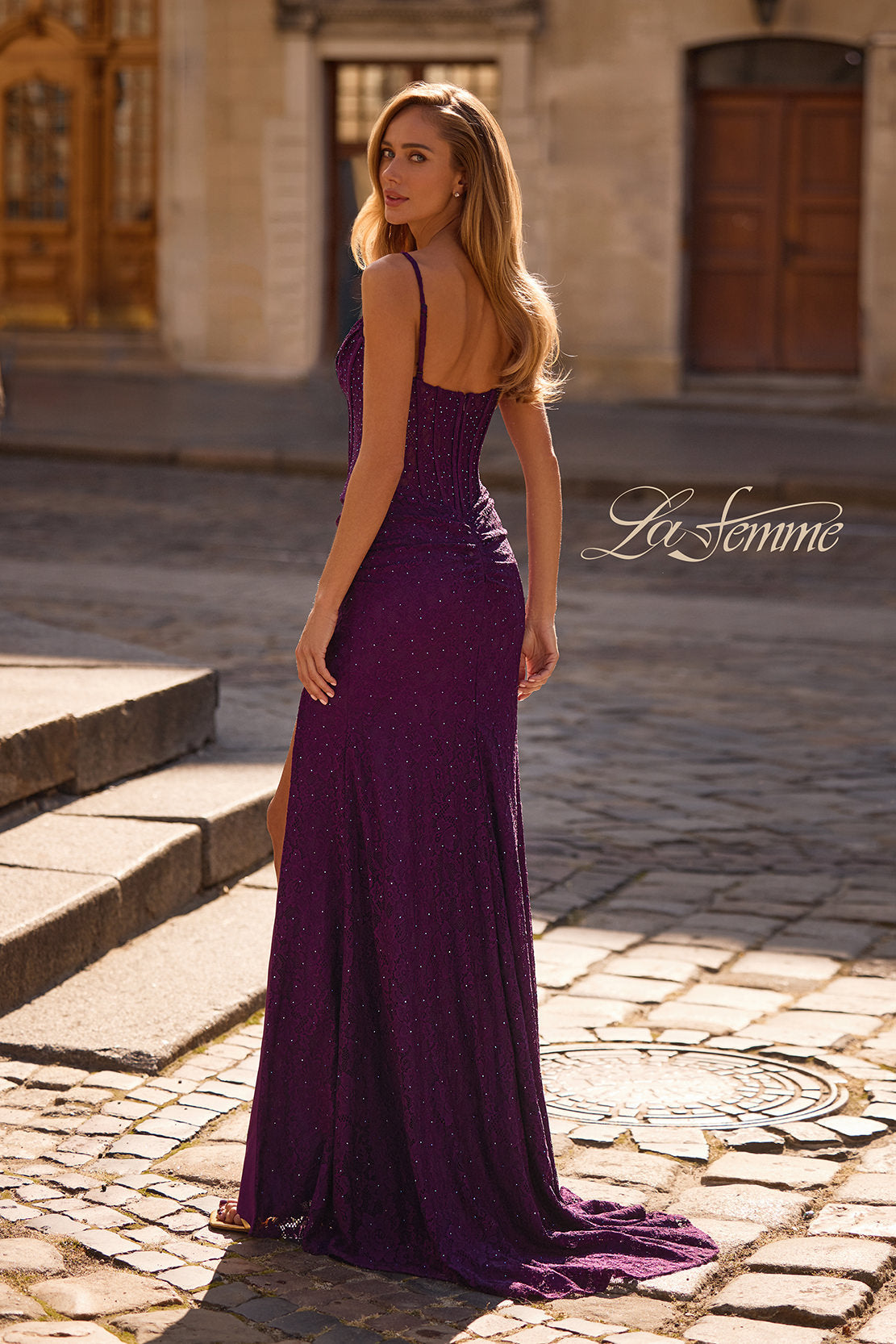 La Femme 32947_DarkBerry_B_Editorial