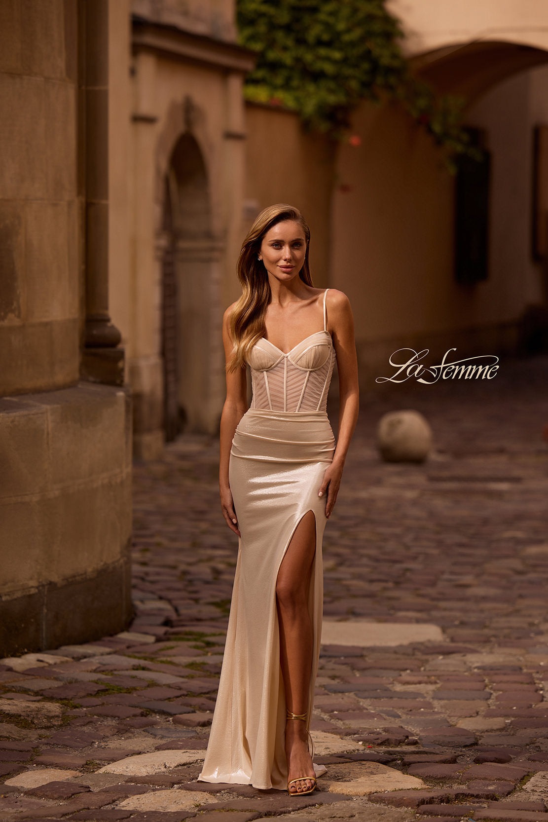 La Femme 32951_Champagne_F3_Editorial
