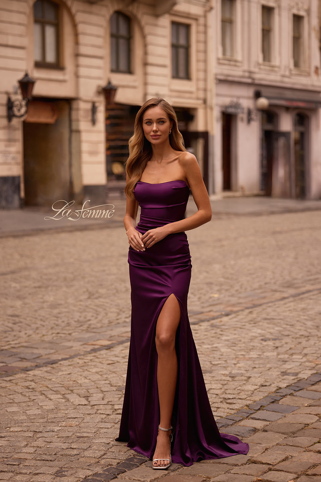La Femme 32952_DarkBerry_F3_Editorial