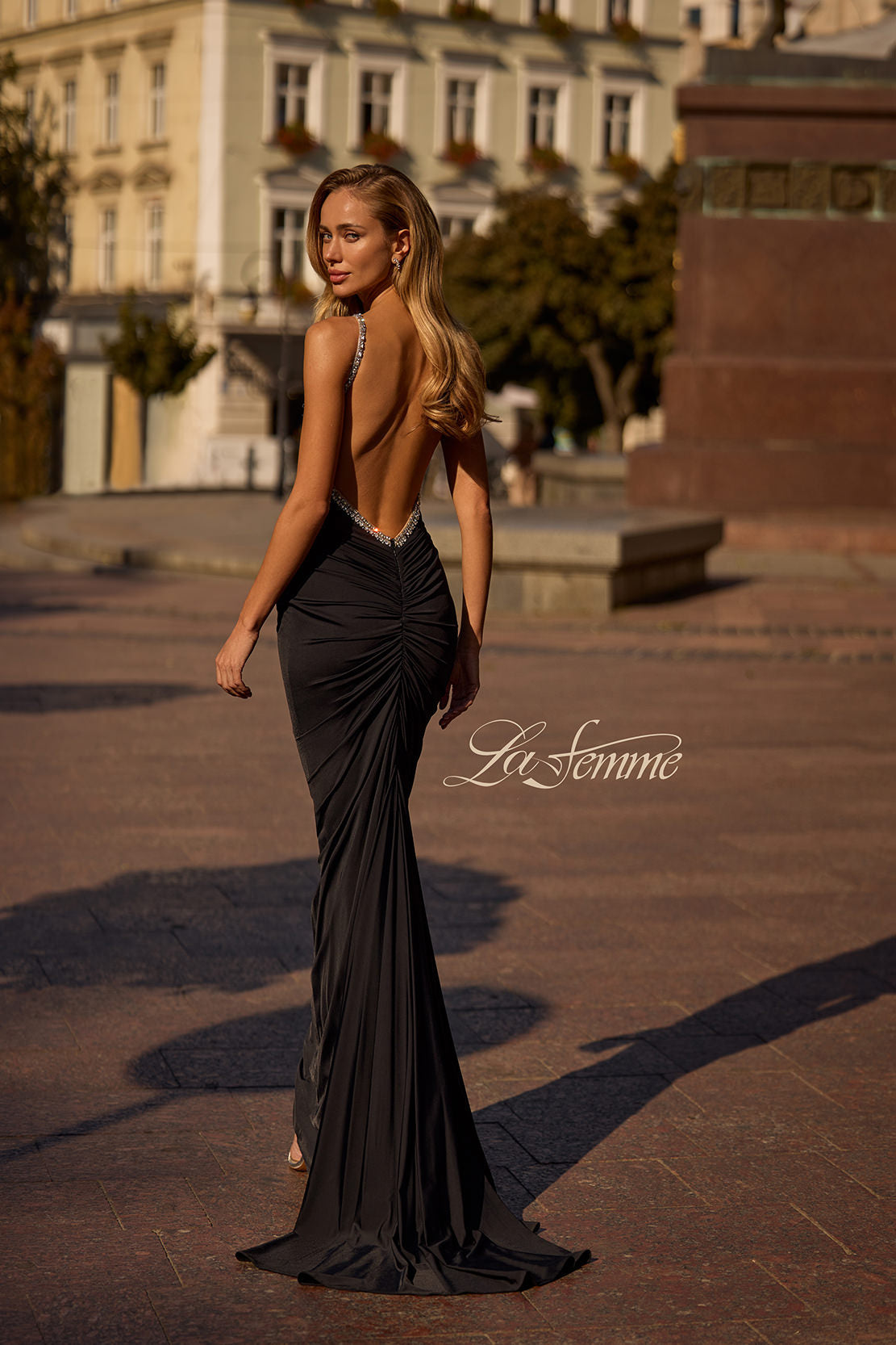 La Femme 32970_Black_B5_Editorial
