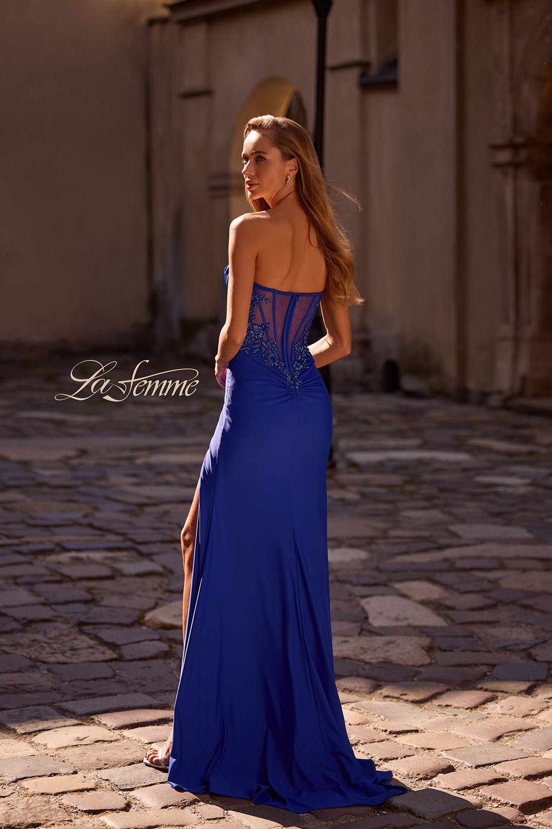 La Femme 32981_RoyalBlue_B3_Editorial