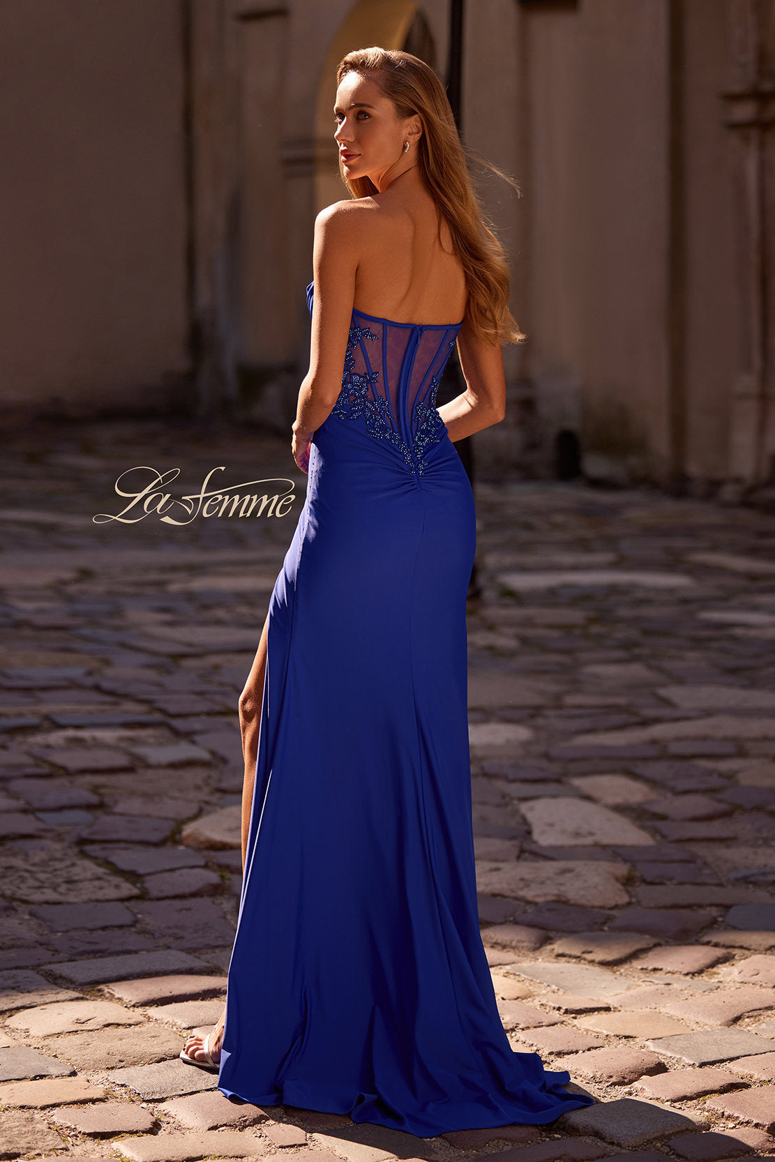 La Femme 32981_RoyalBlue_B_Editorial