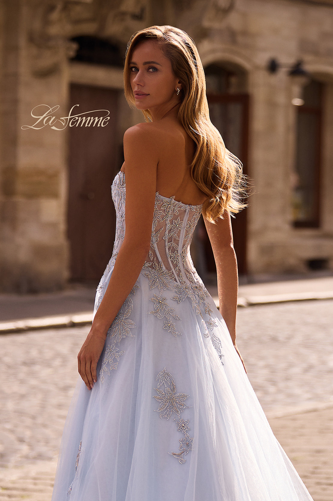La Femme 33028_LightBlue_B2_Editorial