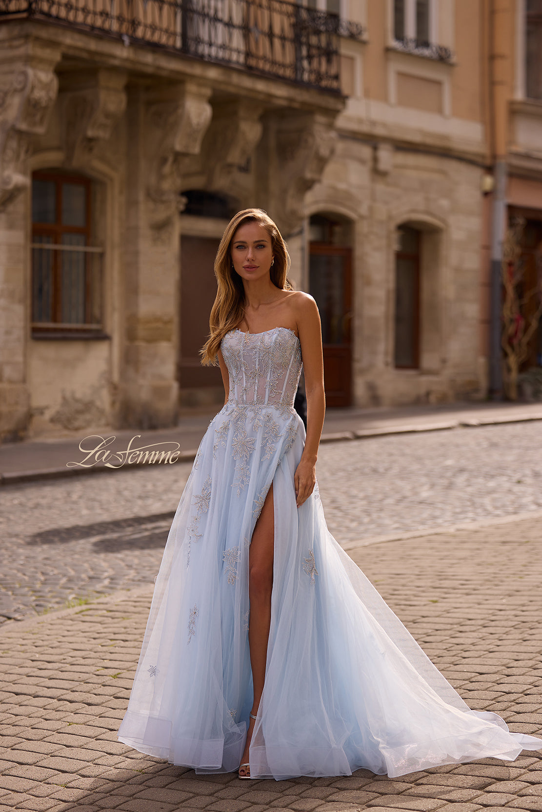 La Femme 33028_LightBlue_F3_Editorial