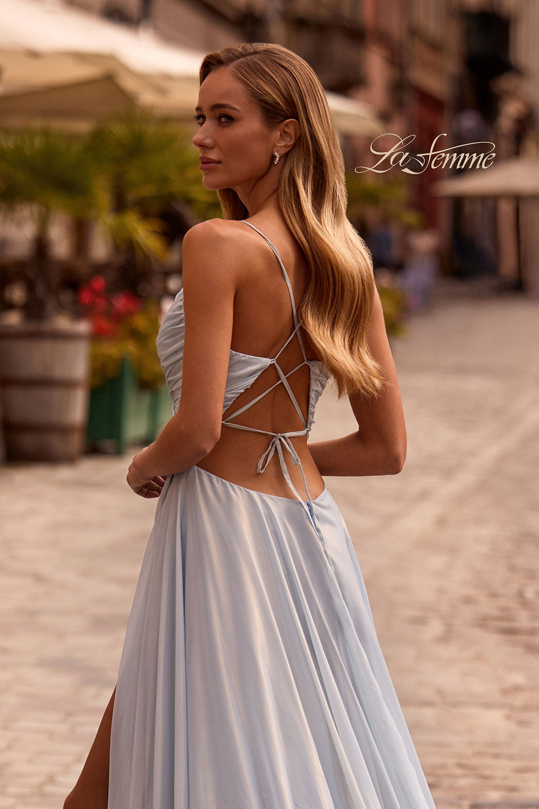 La Femme 33043_LightBlue_B2_Editorial