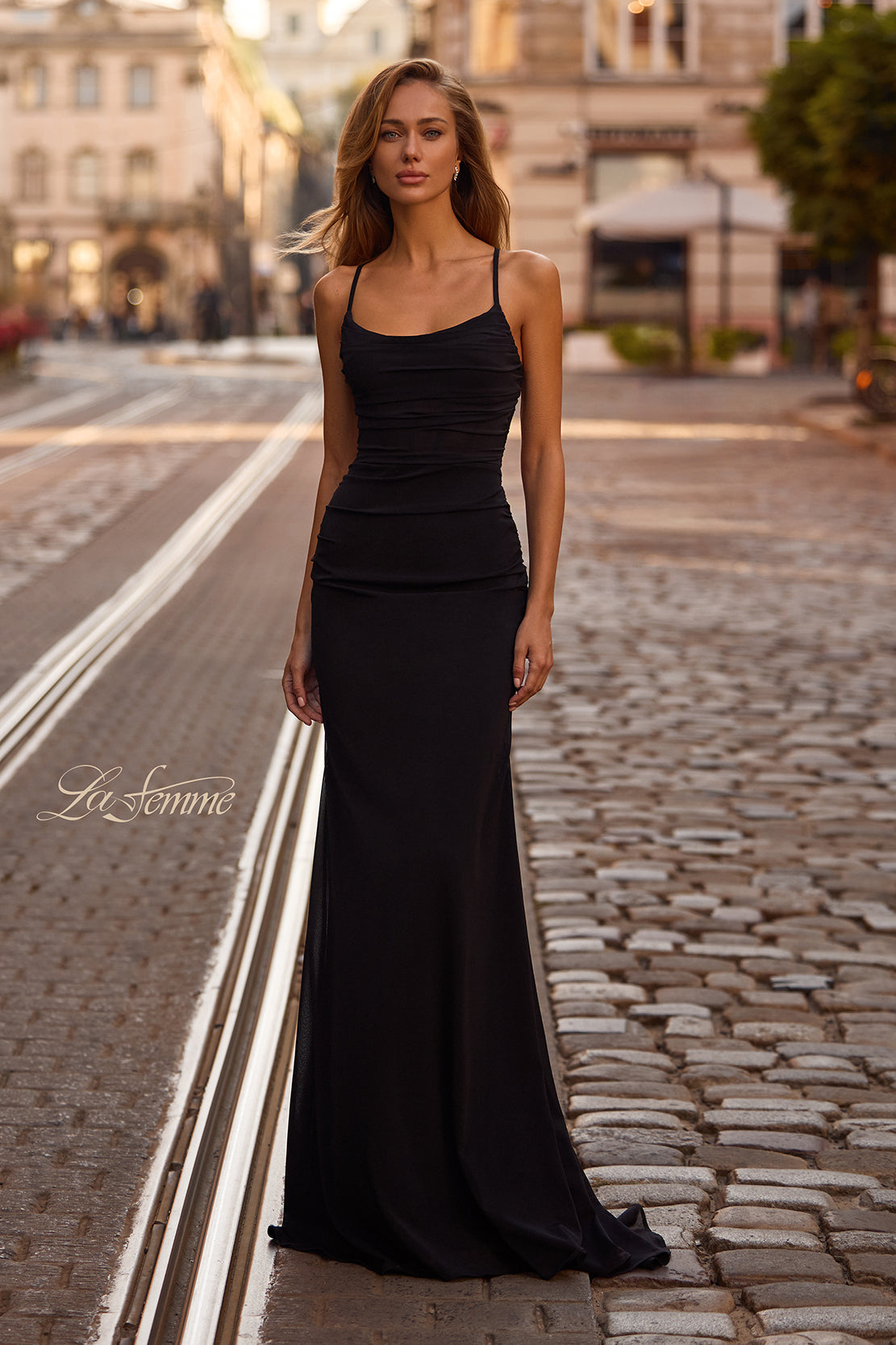 La Femme 33086_Black_F_Editorial