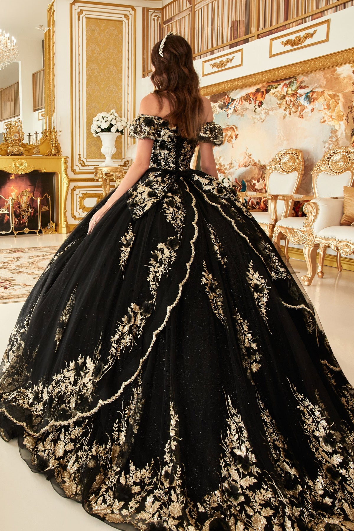 Ladivine by Cinderella Divine 15701_blackgold_1