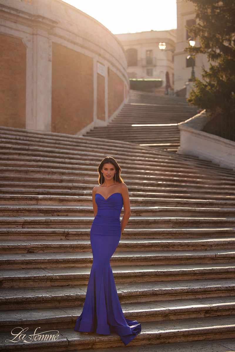 La Femme 32289_RoyalBlue_F_Editorial