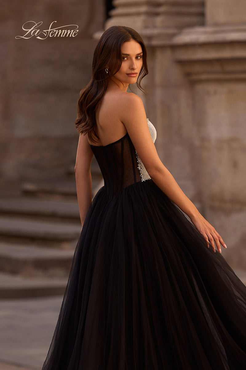 La Femme 32704_Black_B2_Editorial