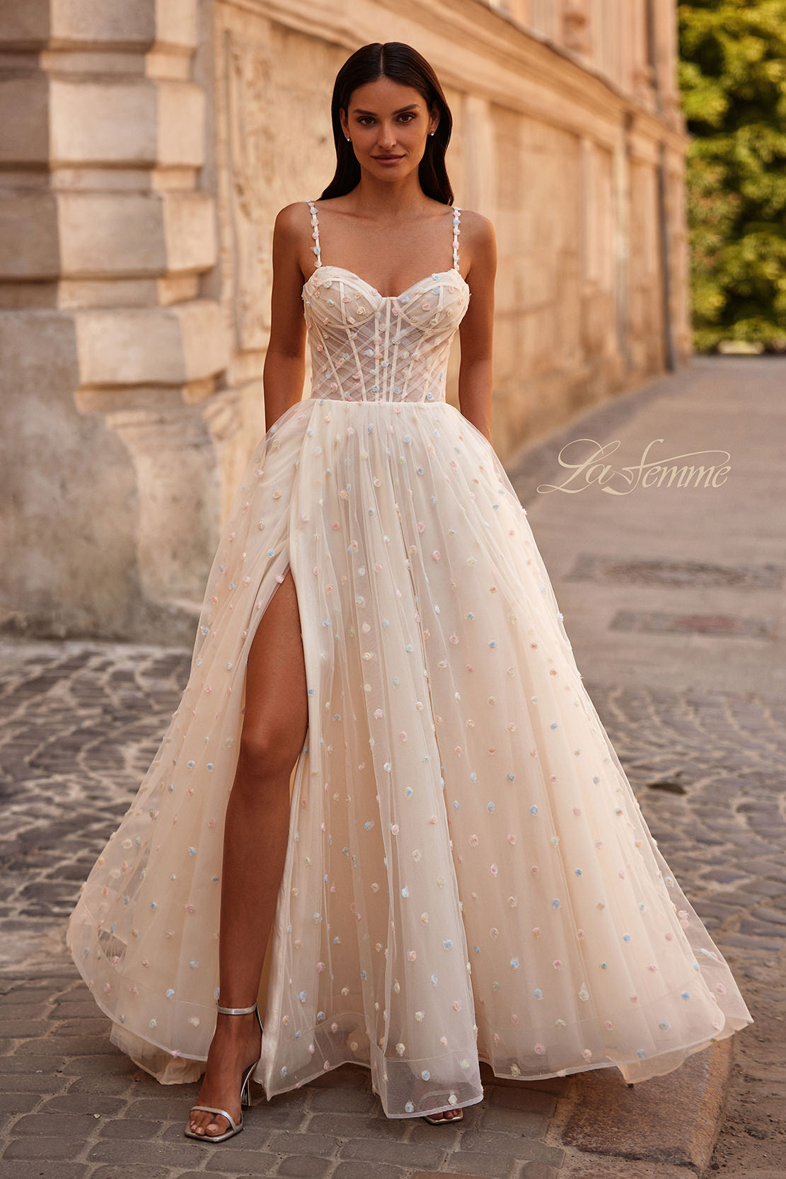 La Femme 32716_Cream_F_Editorial