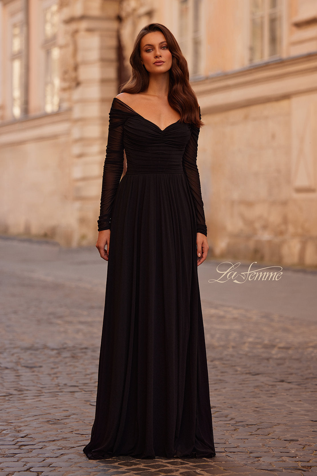 La Femme 32722_Black_F_Editorial
