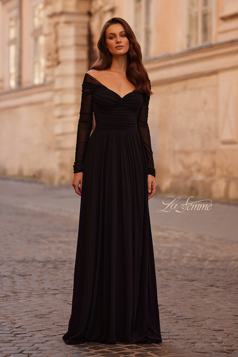 La Femme 32722_Black_F_Editorial