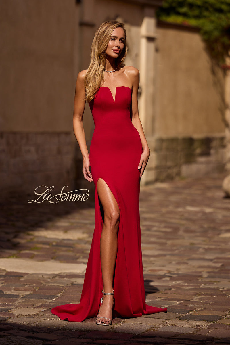La Femme 32784_DeepRed_F_Editorial