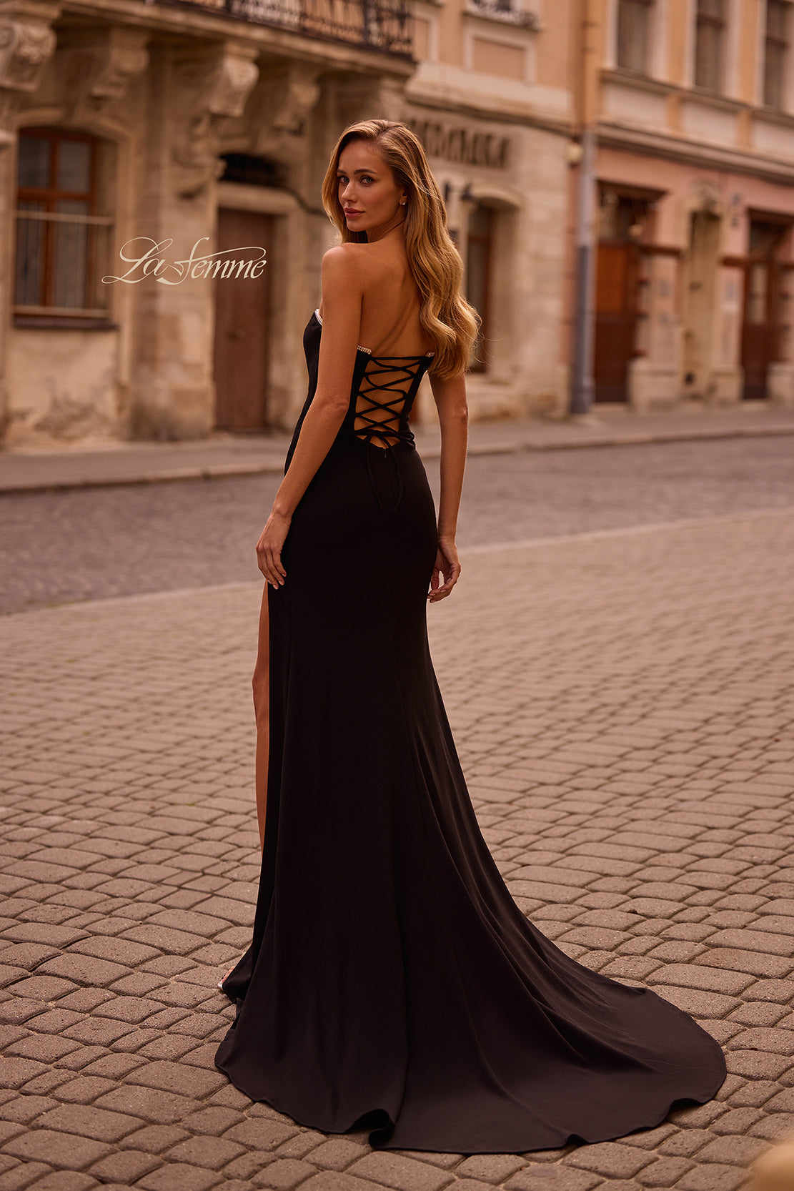 La Femme 32829_Black_B3_Editorial
