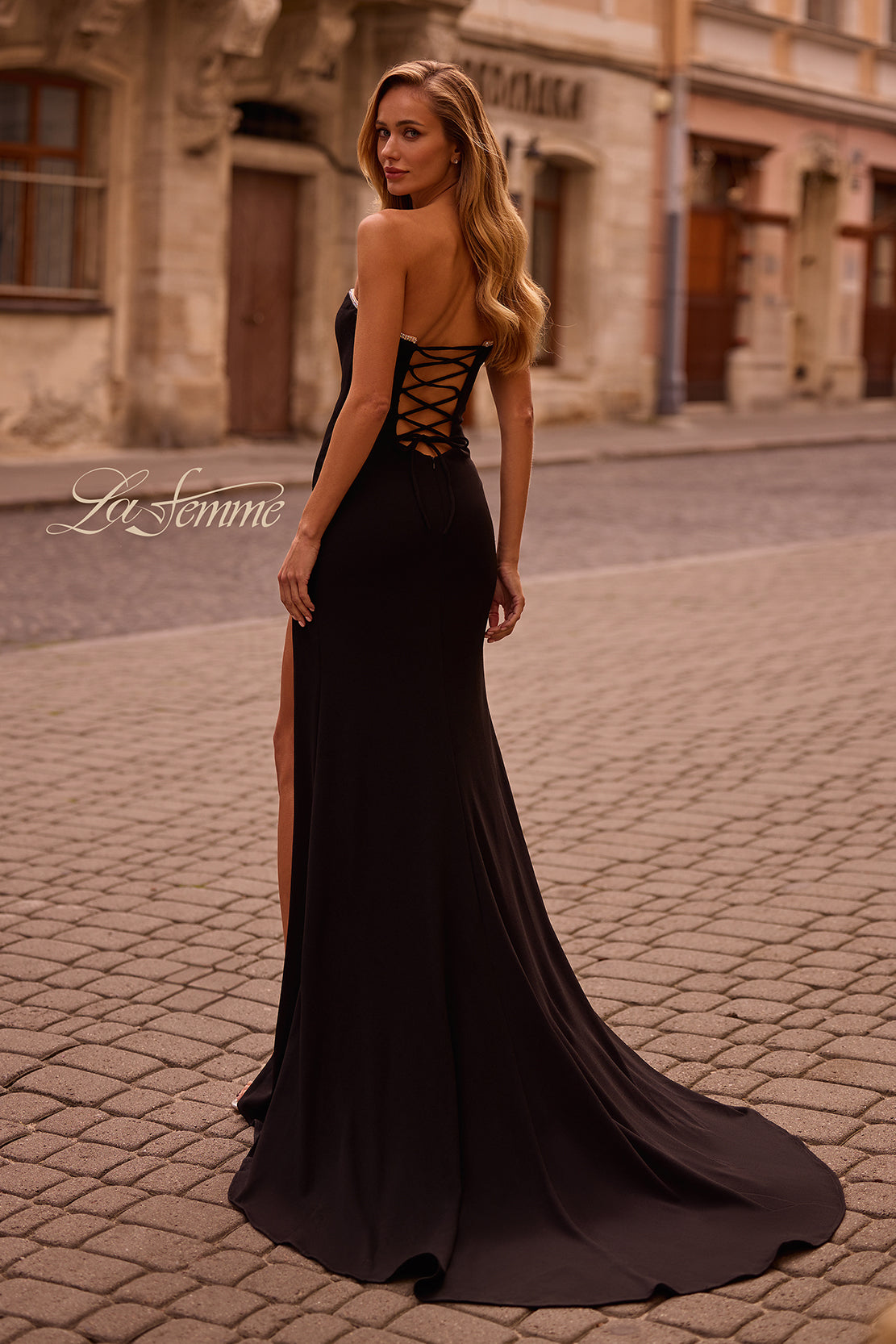 La Femme 32829_Black_B_Editorial