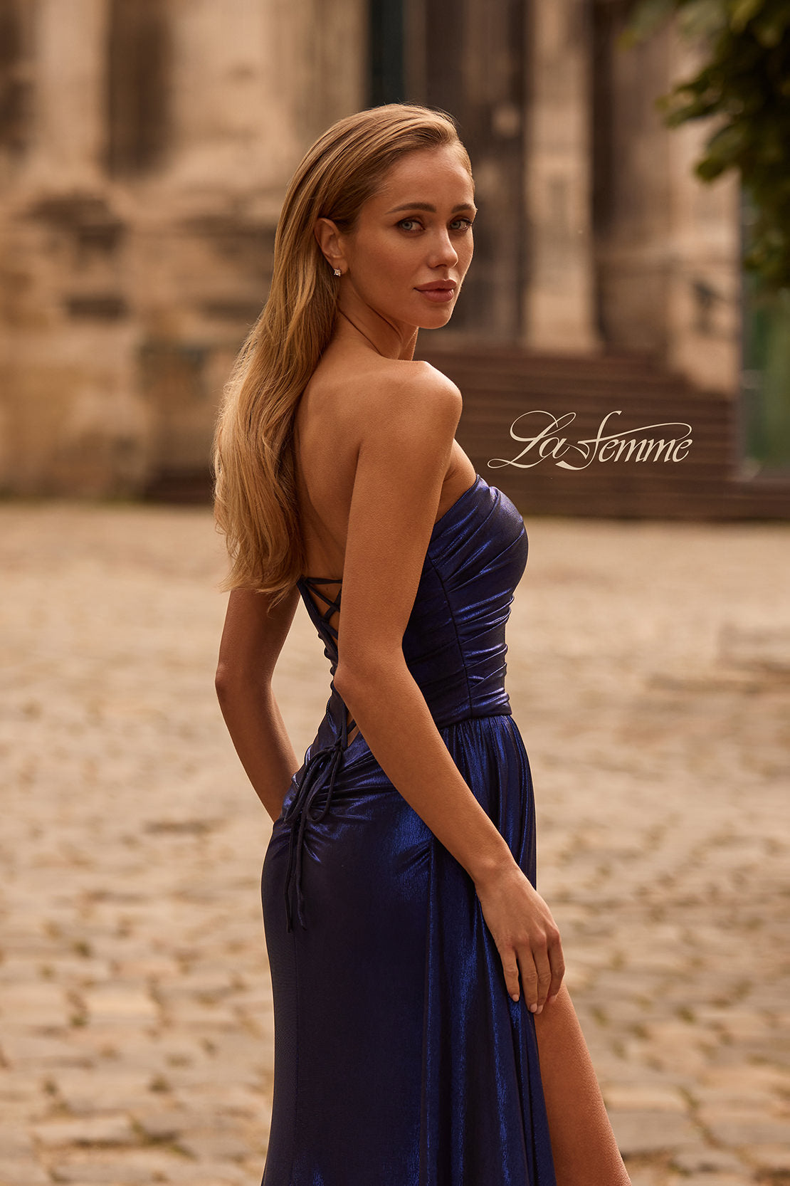 La Femme 32830_Indigo_B2_Editorial