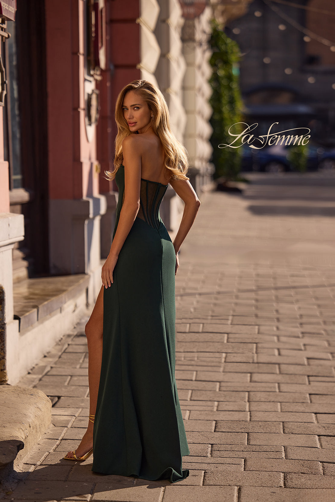 La Femme 32849_DarkEmerald_B3_Editorial