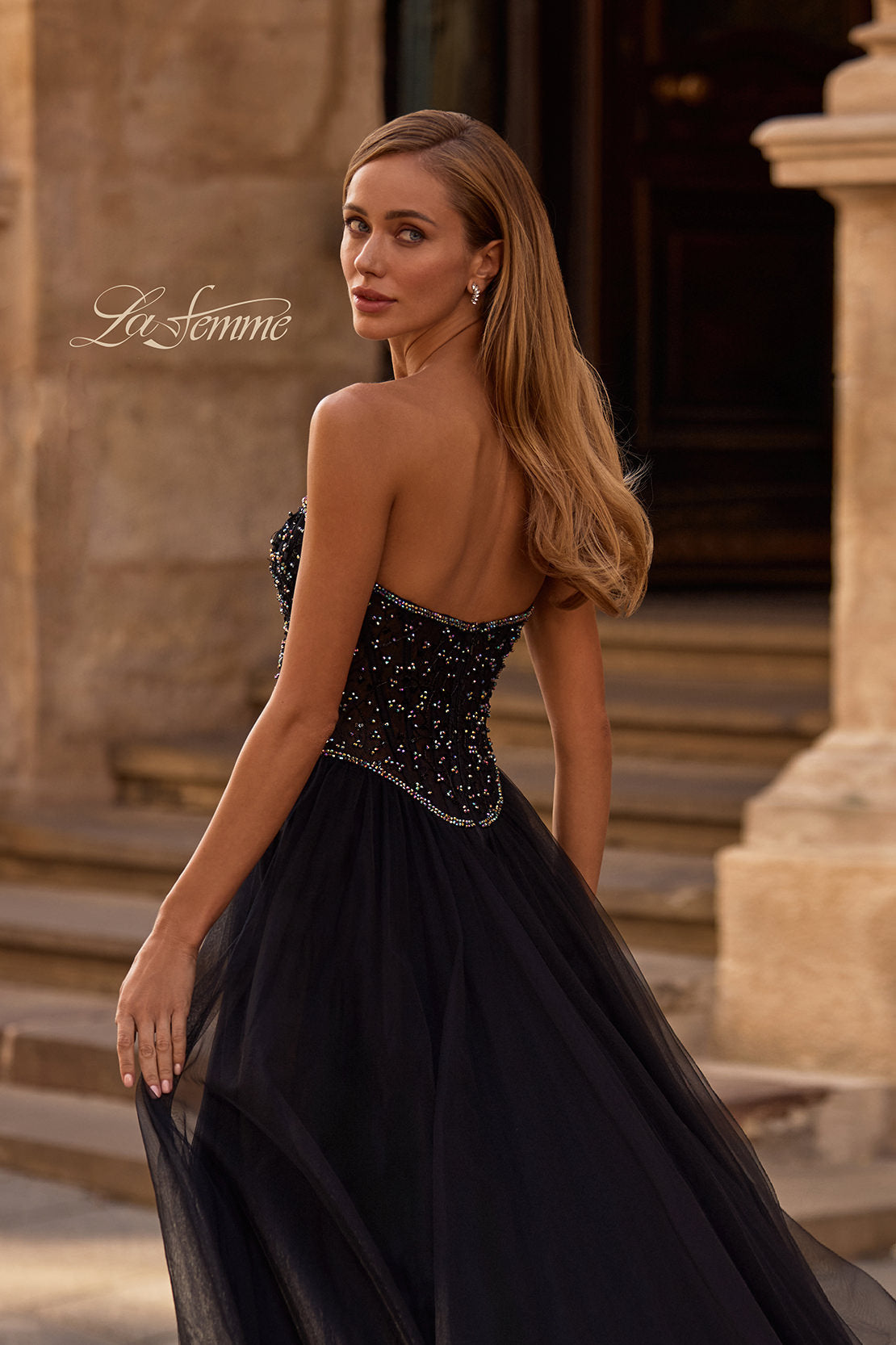 La Femme 32856_Black_B2_Editorial