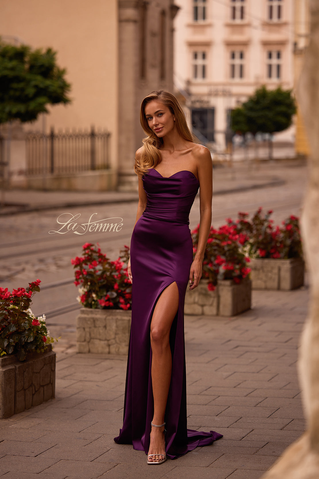 La Femme 32896_DarkBerry_F3_Editorial