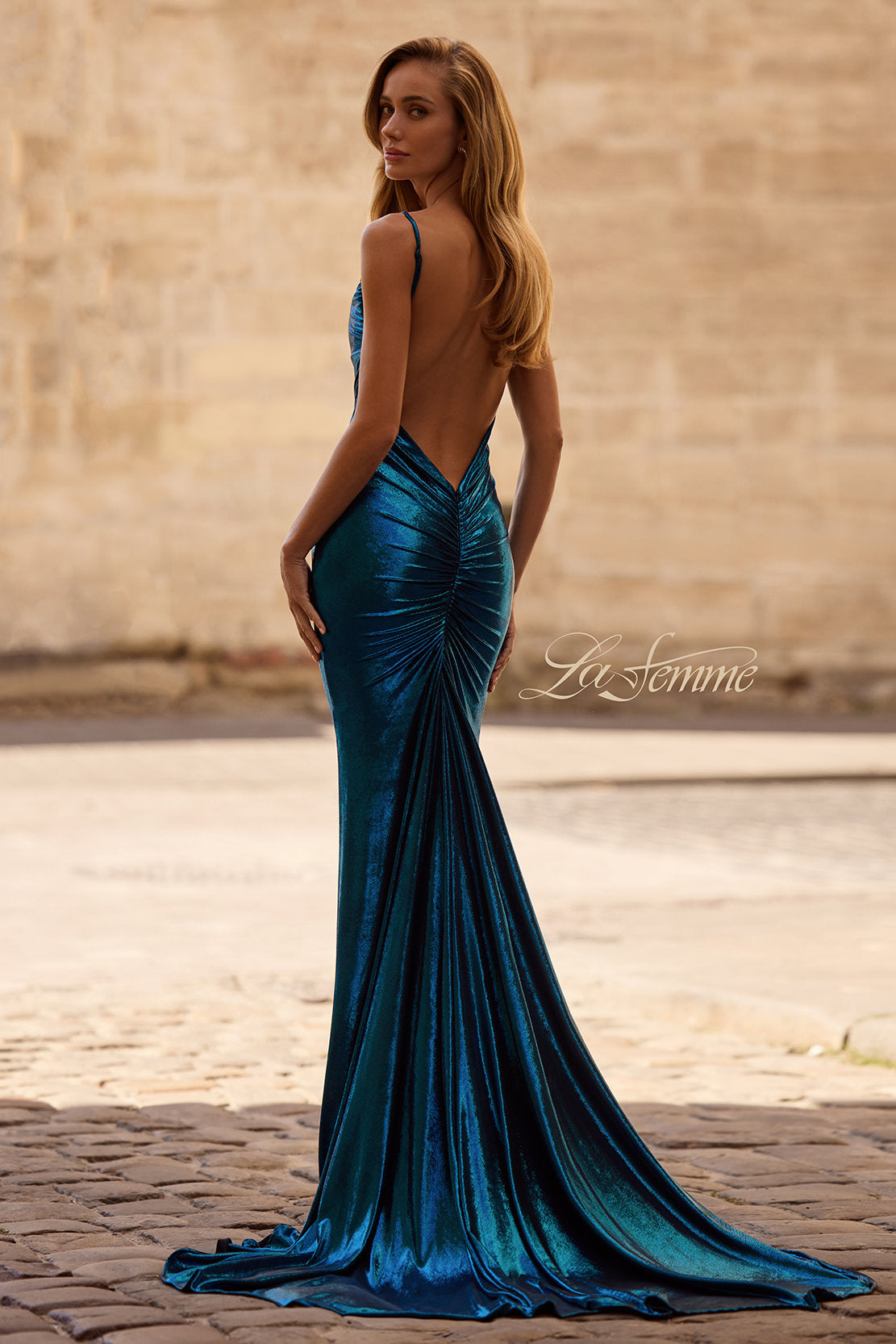 La Femme 32932_DarkTeal_B_Editorial