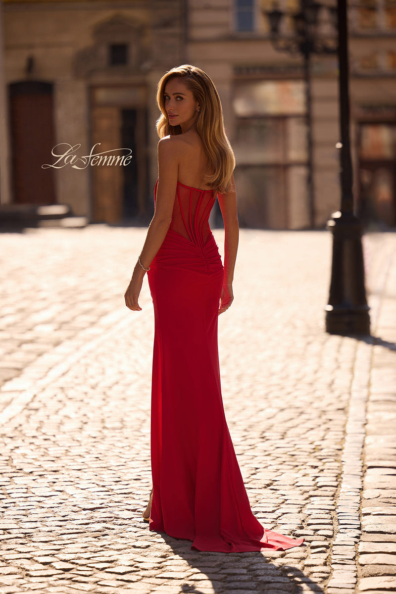 La Femme 32941_Red_B3_Editorial