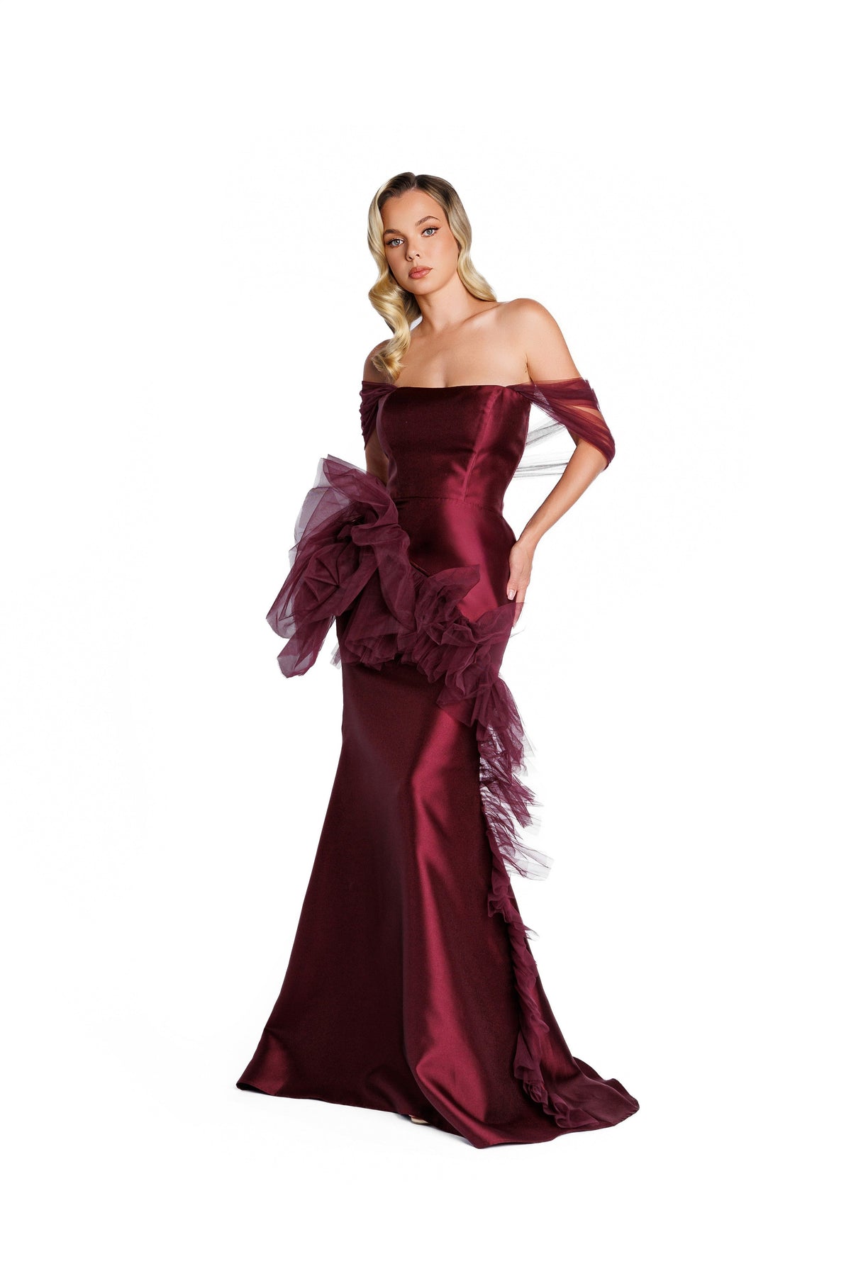 Nicole Bakti 7385_WIN_FRONT