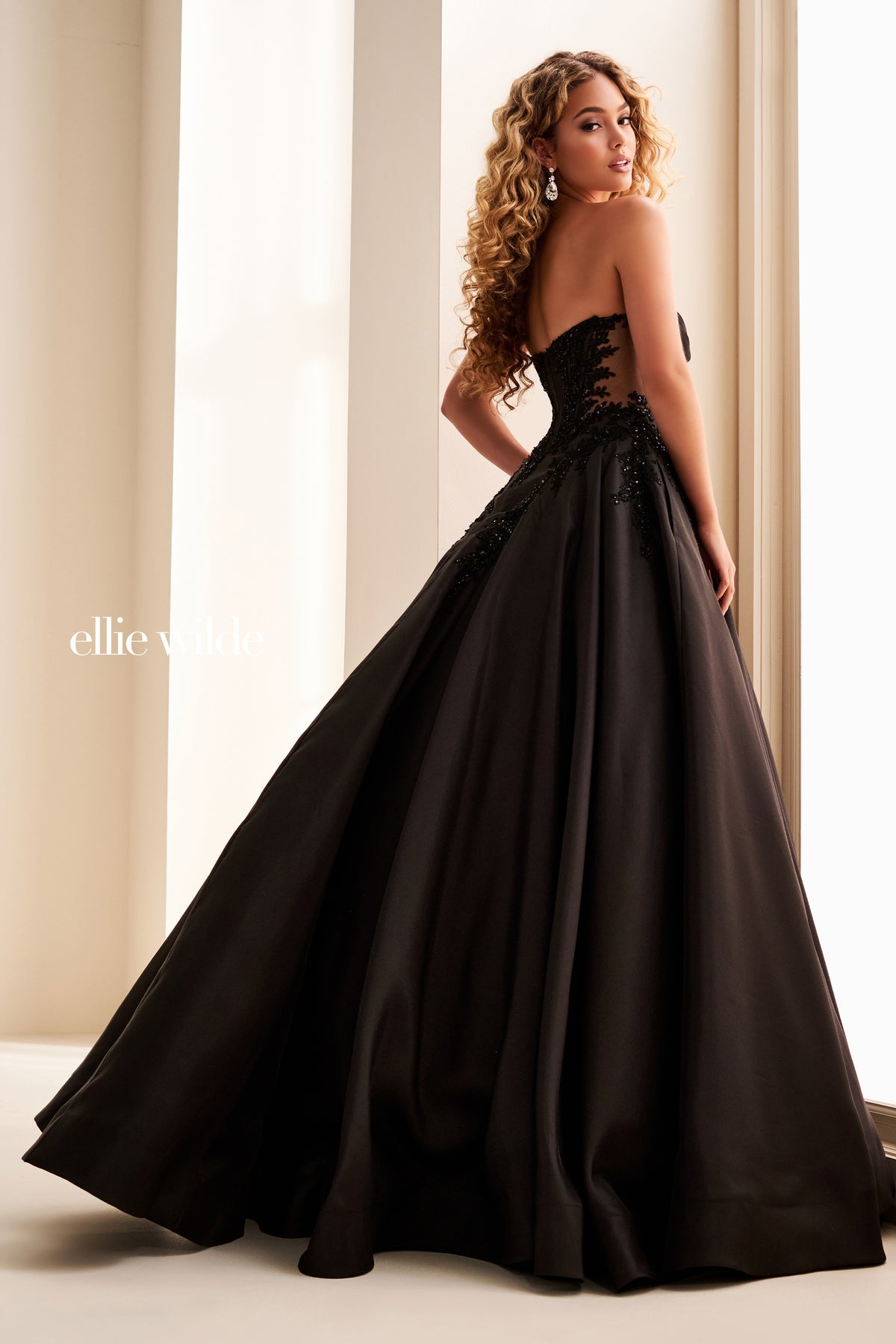 ew37082 black b
