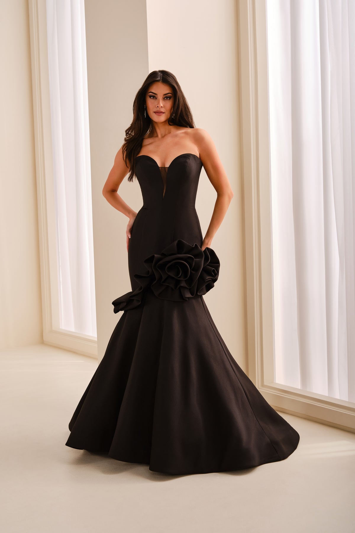 ivonne-d-ID2209_black_1189
