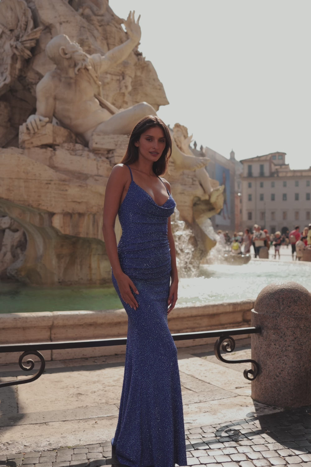 La Femme 32327_RoyaBlue_No Music_Logo