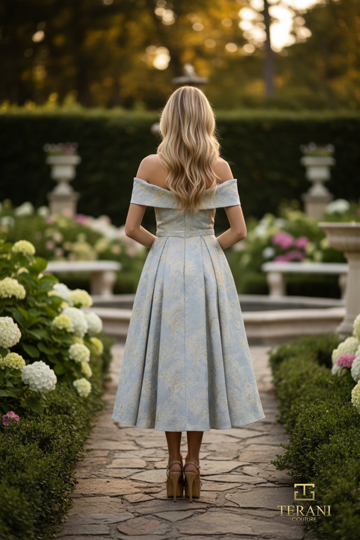 Terani 261C6515_Navy_Gold_B2