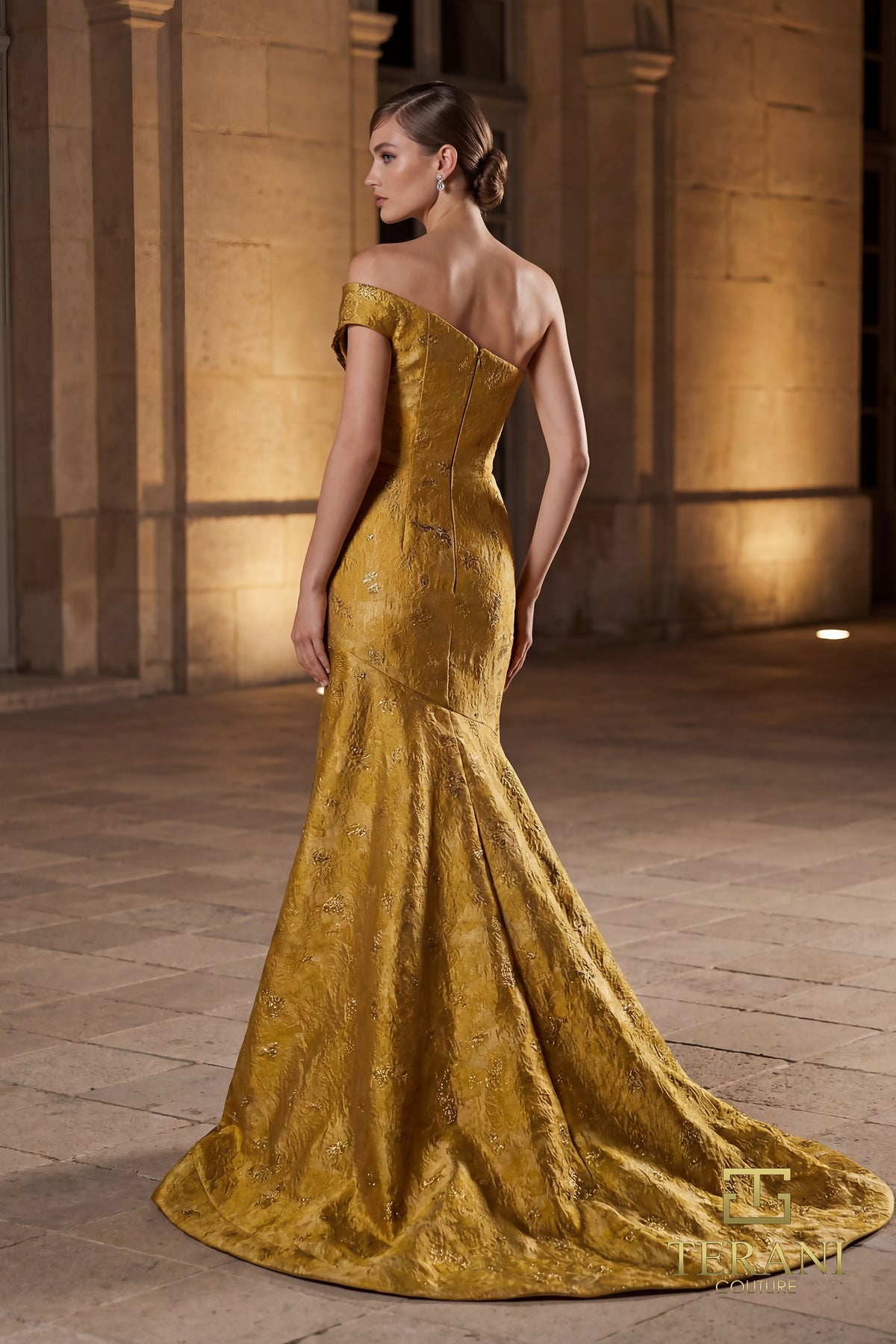 terani-262E7137_BACK